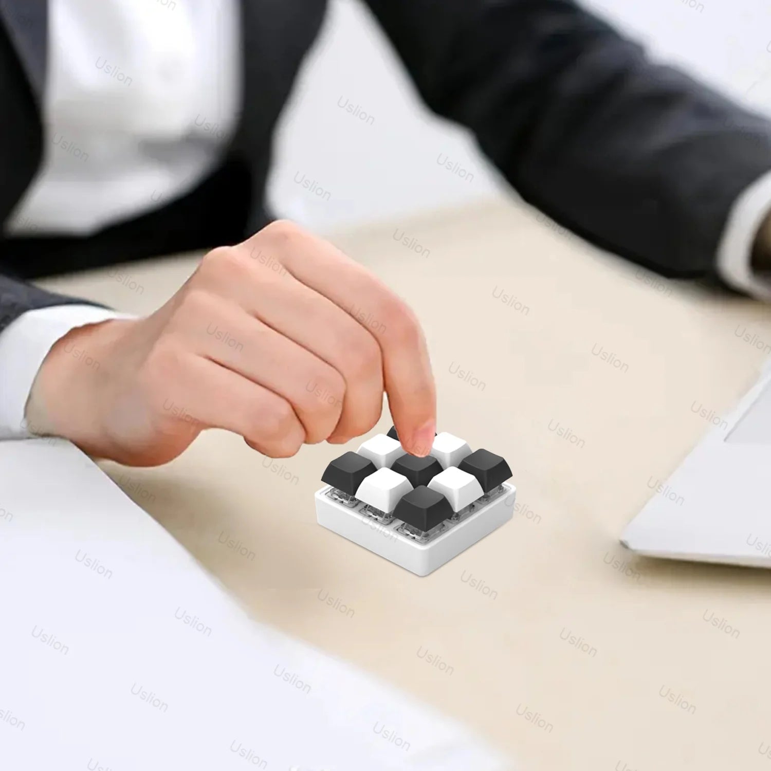 Transform Your Fidgeting Experience with Our Versatile 2/3/4/9 Keys Keyboard Keycaps – The Ultimate Stress Relief Toy!